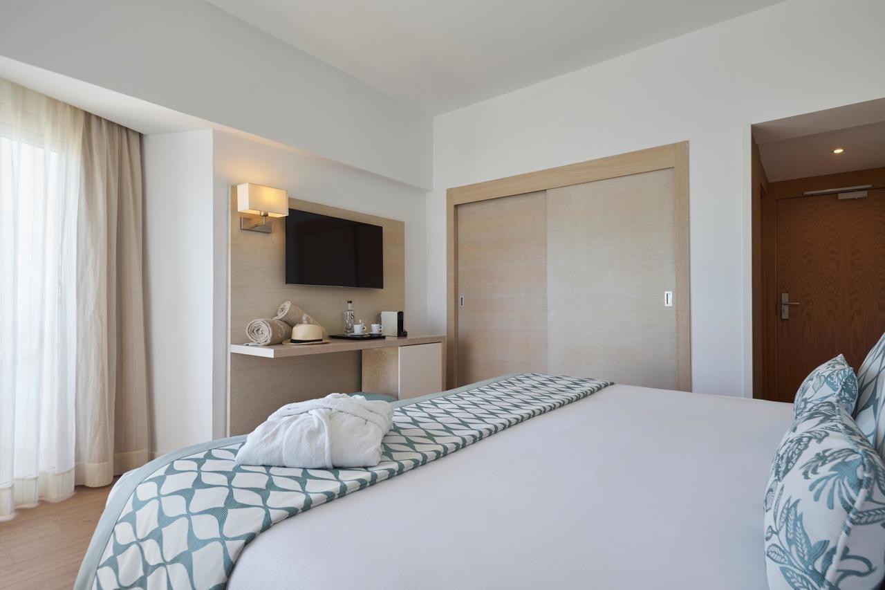 Hotel Pure Salt Garonda - Adults Only Playa de Palma  Zewnętrze zdjęcie A room at the hotel