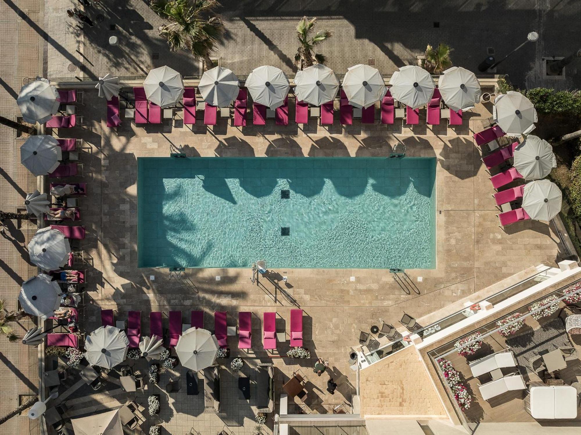 Hotel Pure Salt Garonda - Adults Only Playa de Palma  Zewnętrze zdjęcie Aerial view of the pool at the Beverly Hills Hotel