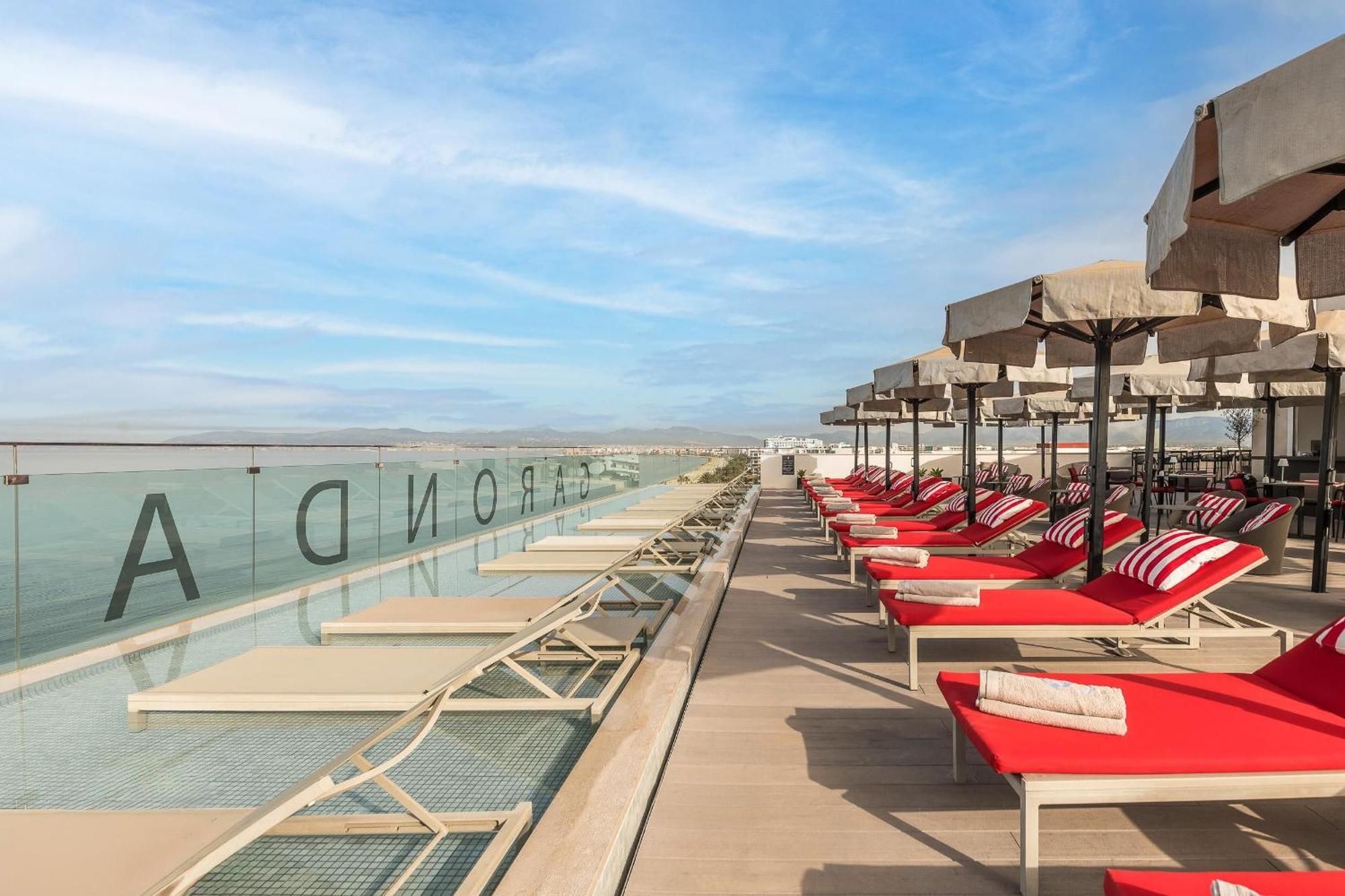 Hotel Pure Salt Garonda - Adults Only Playa de Palma  Zewnętrze zdjęcie The rooftop pool at the hotel